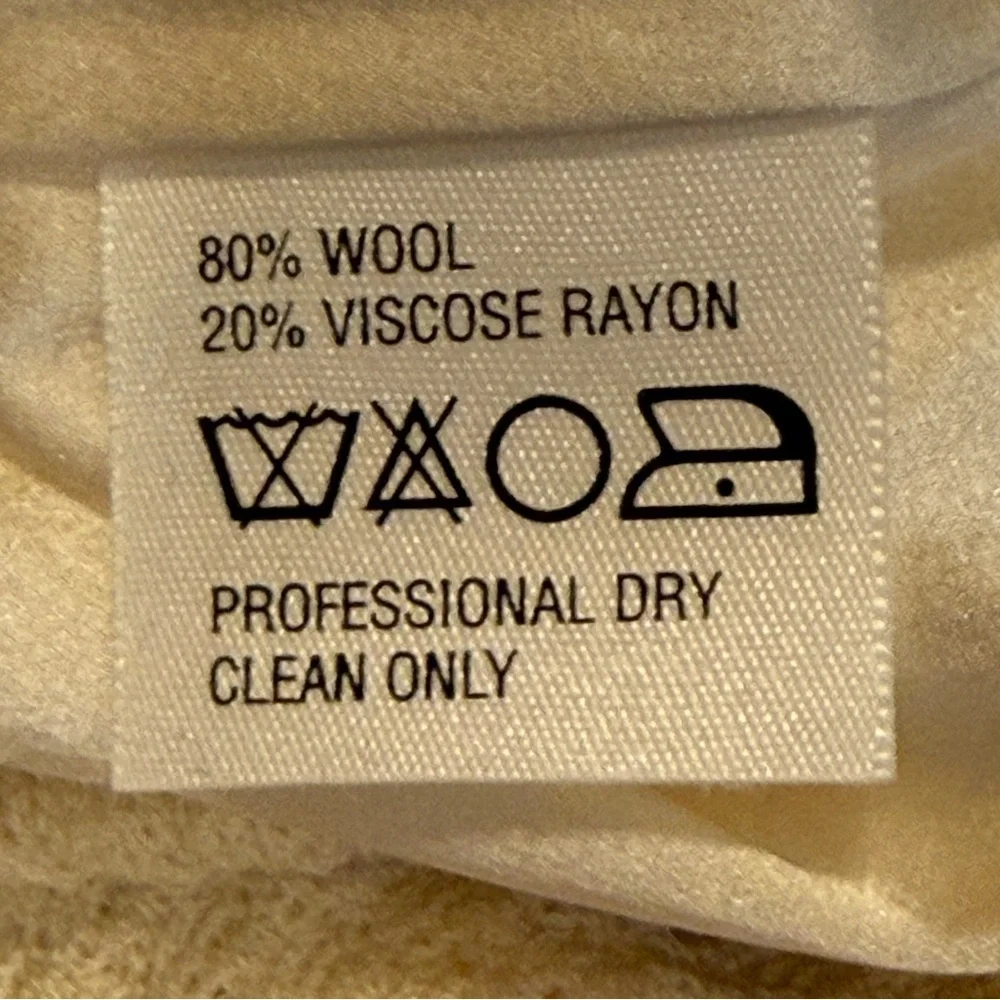 St. John Collection Cream Knit Jacket and Skirt Set - Picture 16 of 16